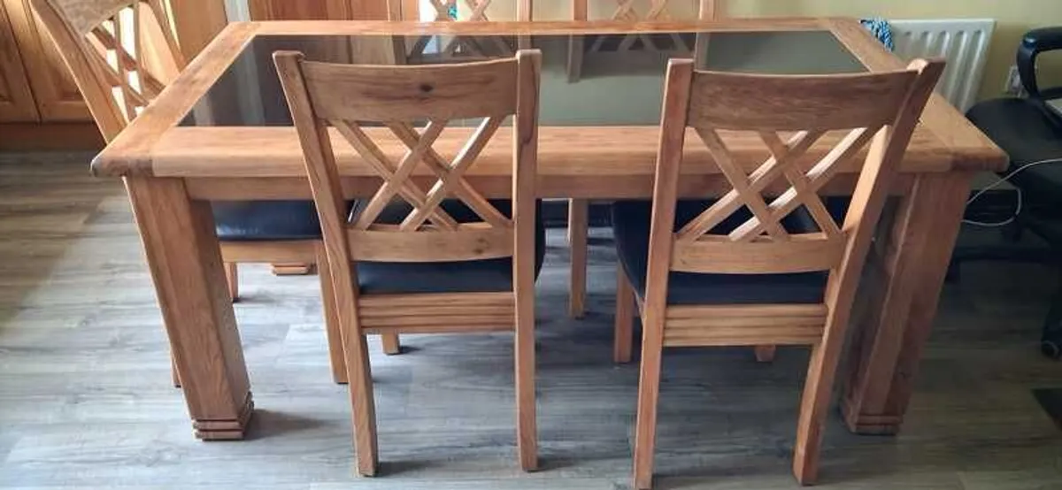 Solid Oak dining table and 6 chairs - Image 1
