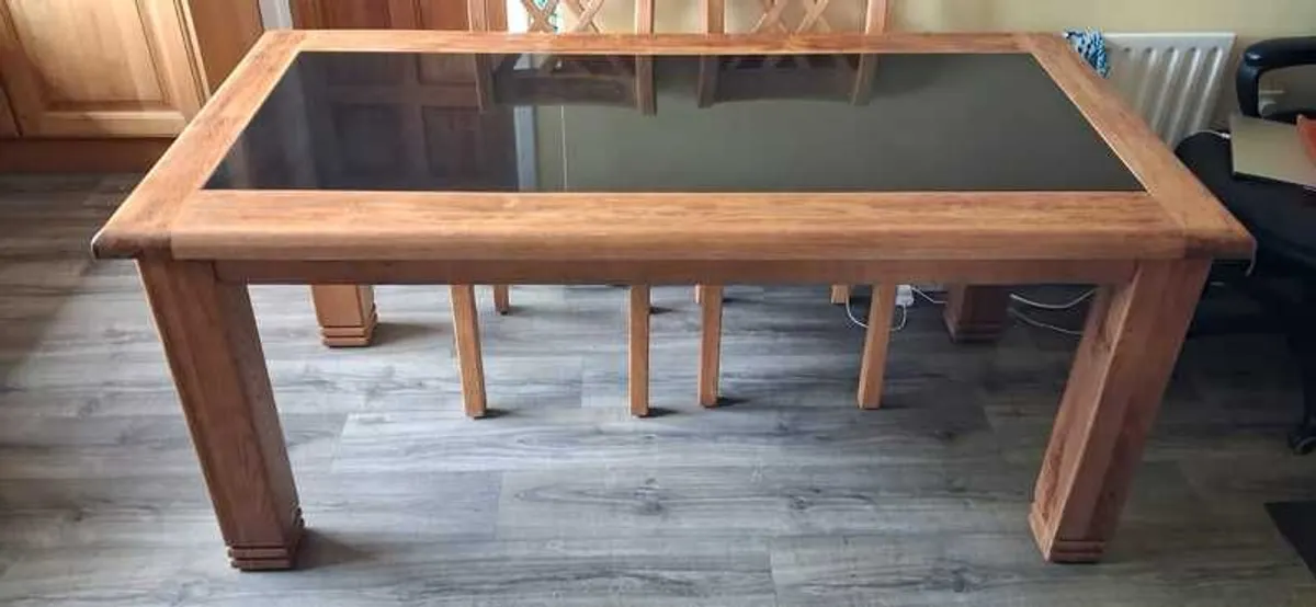 Solid Oak dining table and 6 chairs - Image 2