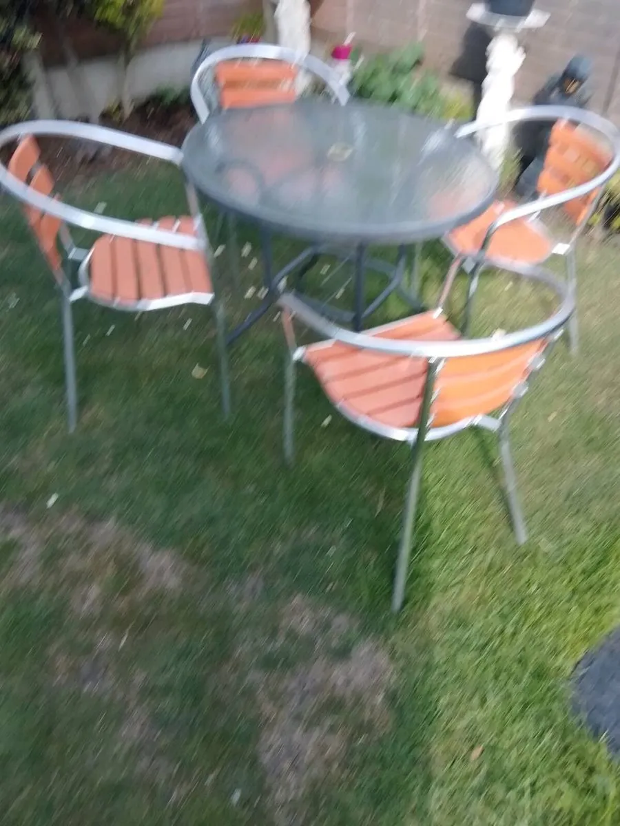 Garden table and chairs - Image 2