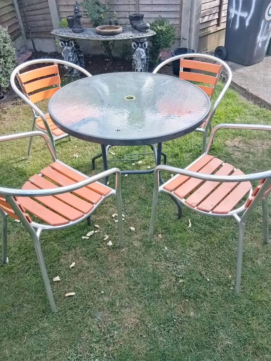 Garden table and chairs - Image 3