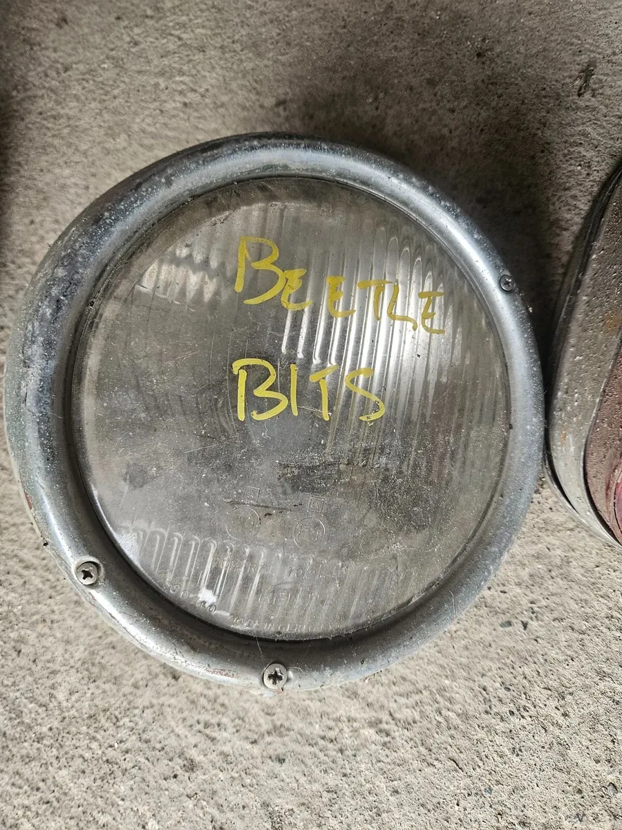 Vintage VW Beetle Headlight and Tailite - Image 3