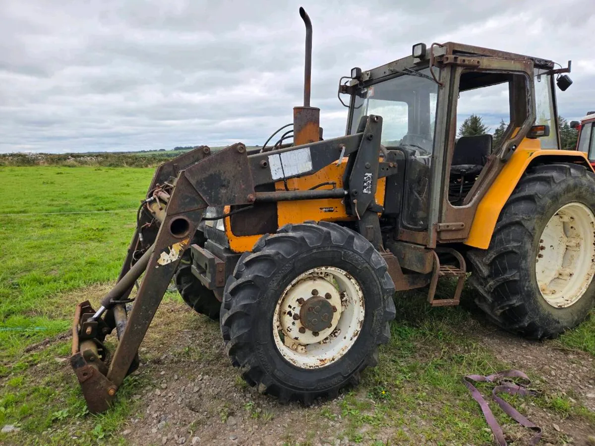 Renault ceres and ford 4610 - Image 2