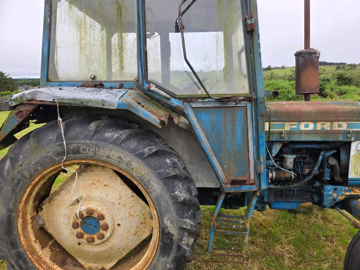 Renault ceres and ford 4610 - Image 4