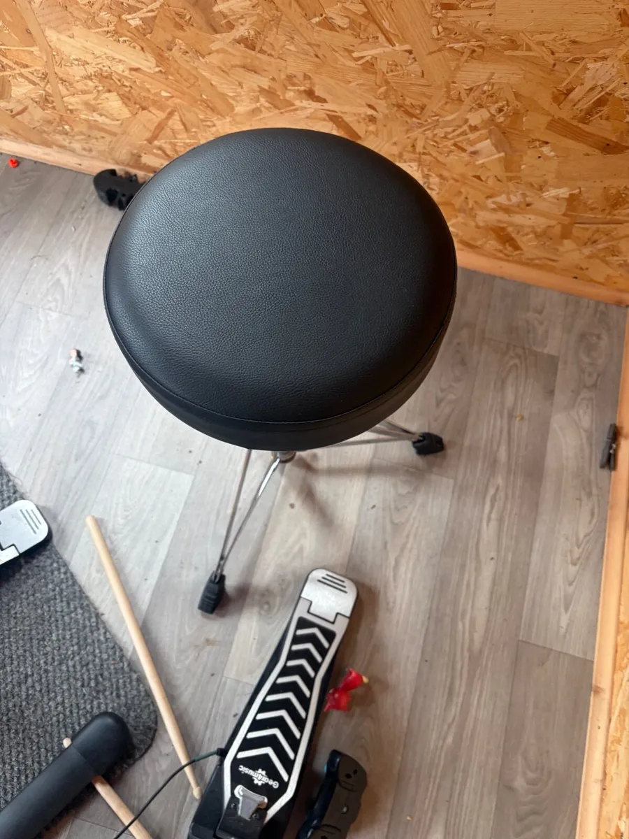 Electric drum kit with stool - Image 1