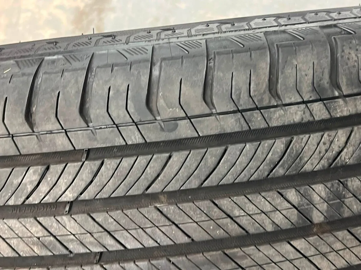 Genuine 21”  Range Rover Alloy Wheels as new - Image 3