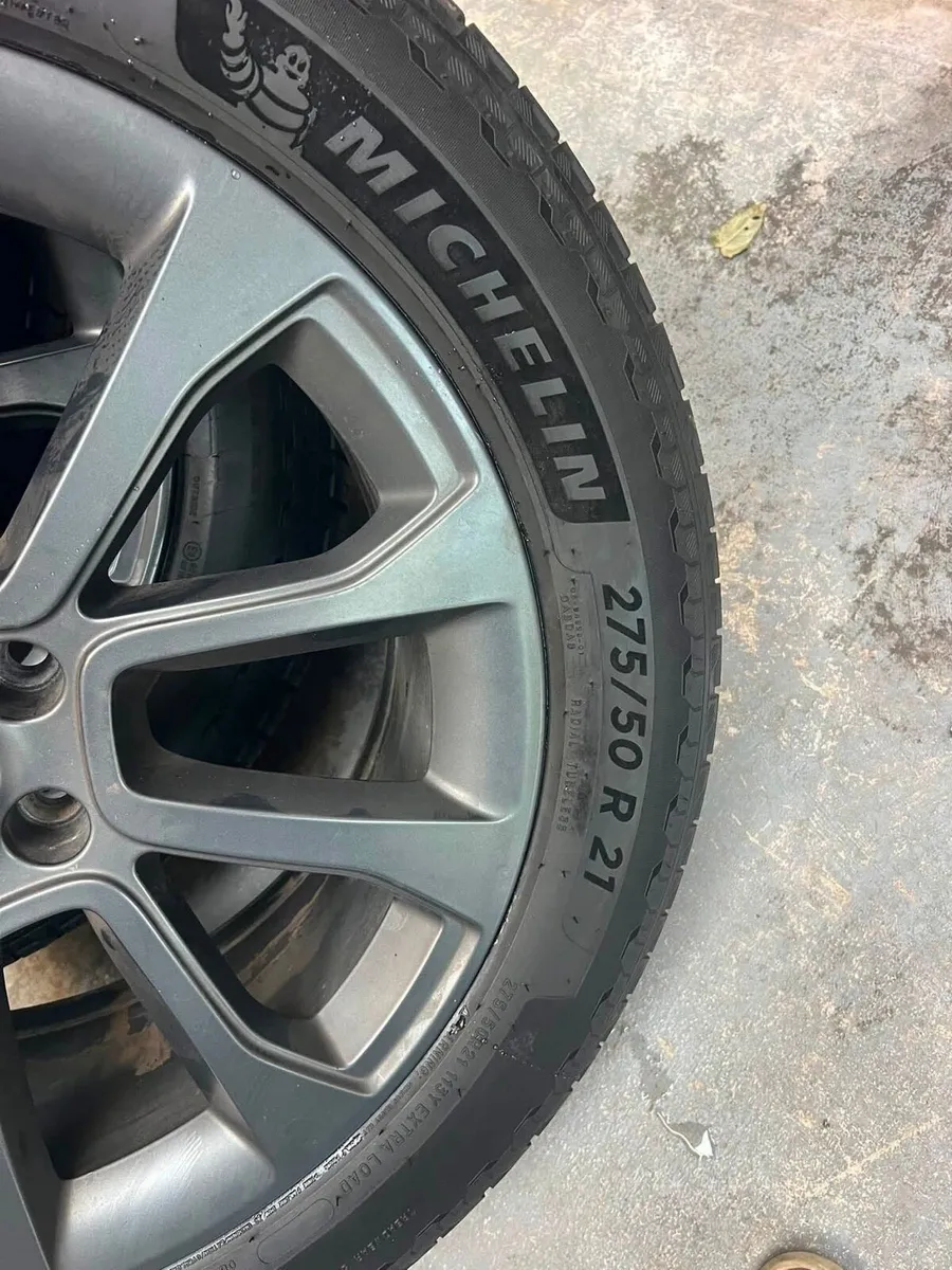 Genuine 21”  Range Rover Alloy Wheels as new - Image 4