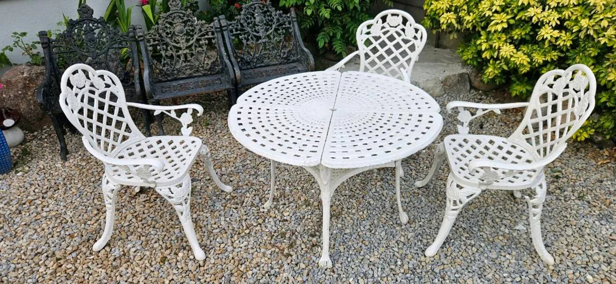 HEAVY CAST IRON SET - Image 1