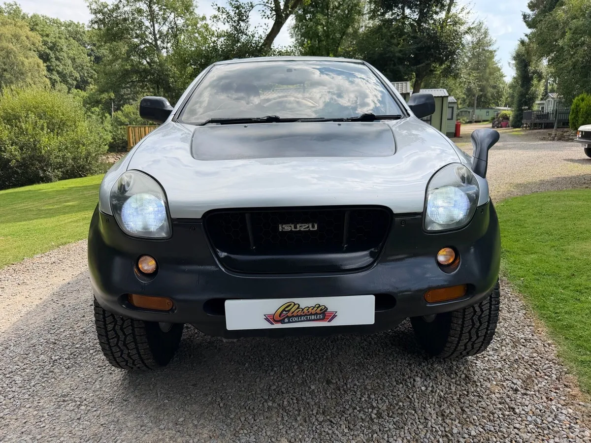ISUZU VEHICROSS SPORTS UTILITY DAKAR COUPE - Image 2