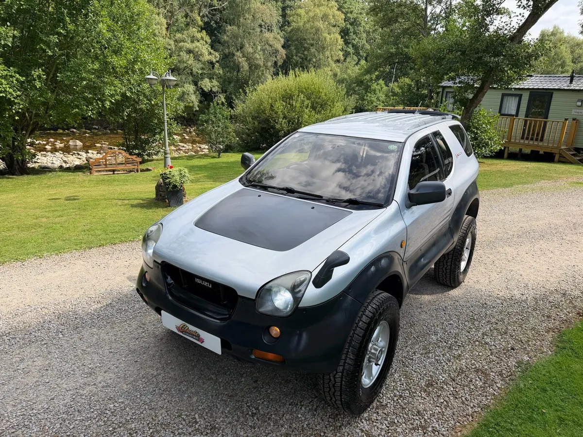ISUZU VEHICROSS SPORTS UTILITY DAKAR COUPE - Image 3