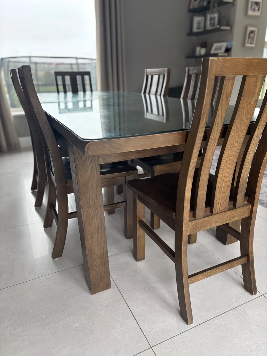 Dining table with glass top and 8 dining chairs - Image 2