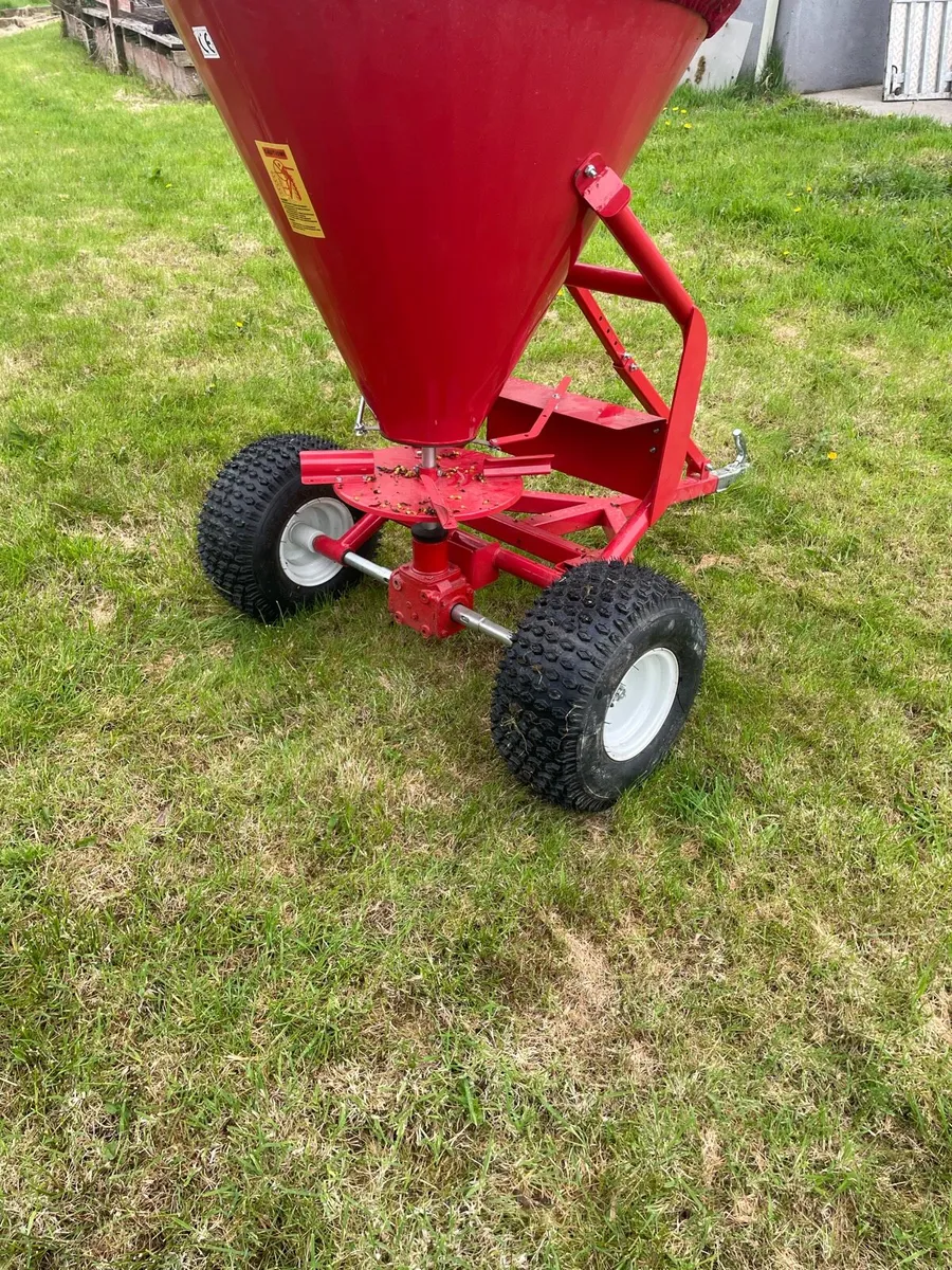 Rush licker/fert spreader - Image 3