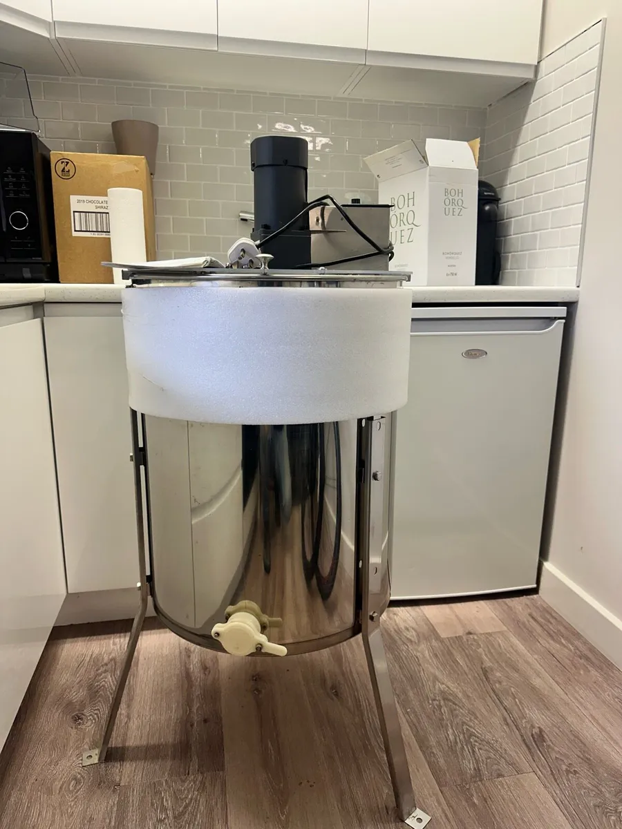 Electric honey extractor 4-8 frames - Image 2