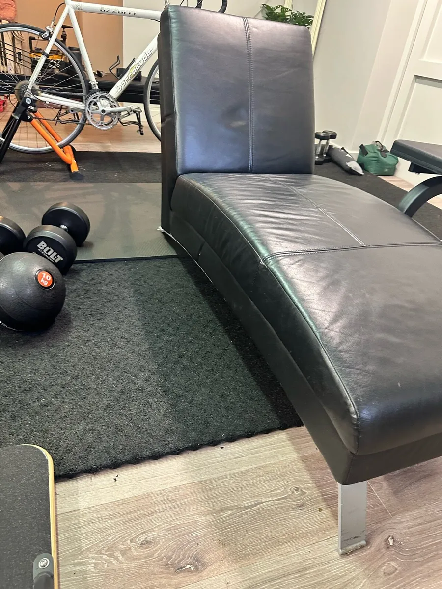 Black Leather Chez lounge. White table for €50 - Image 3