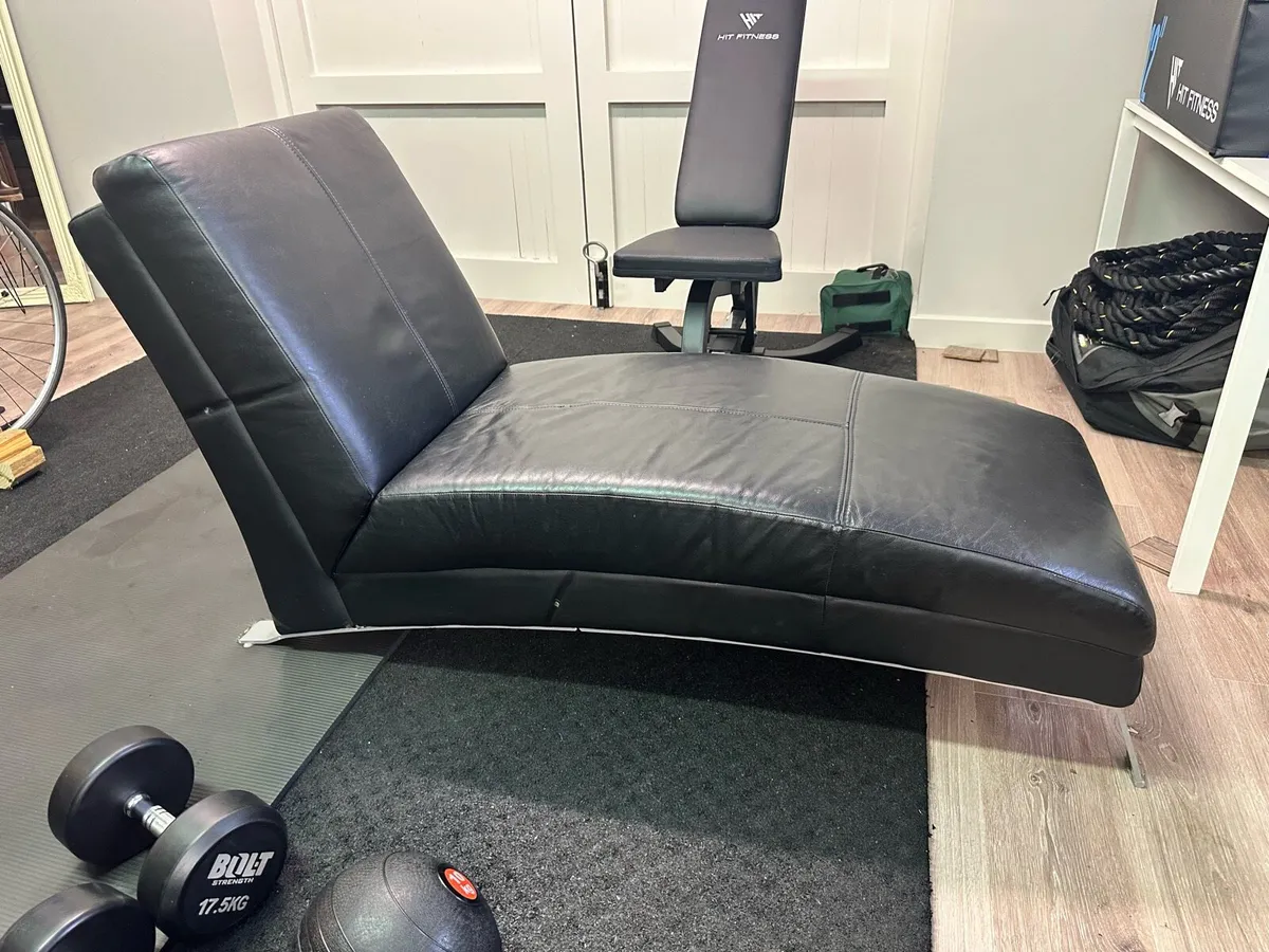 Black Leather Chez lounge. White table for €50 - Image 2