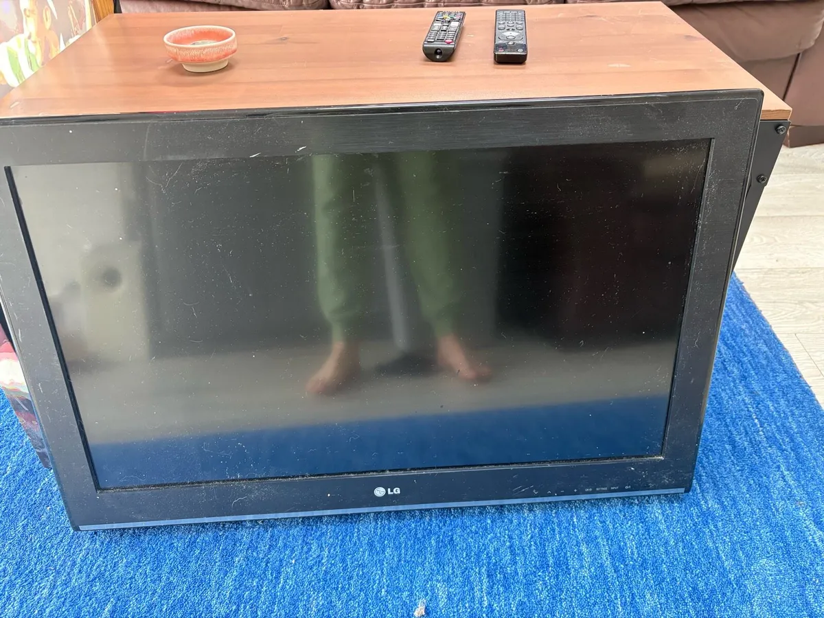 LG 32 inch TV - Image 1