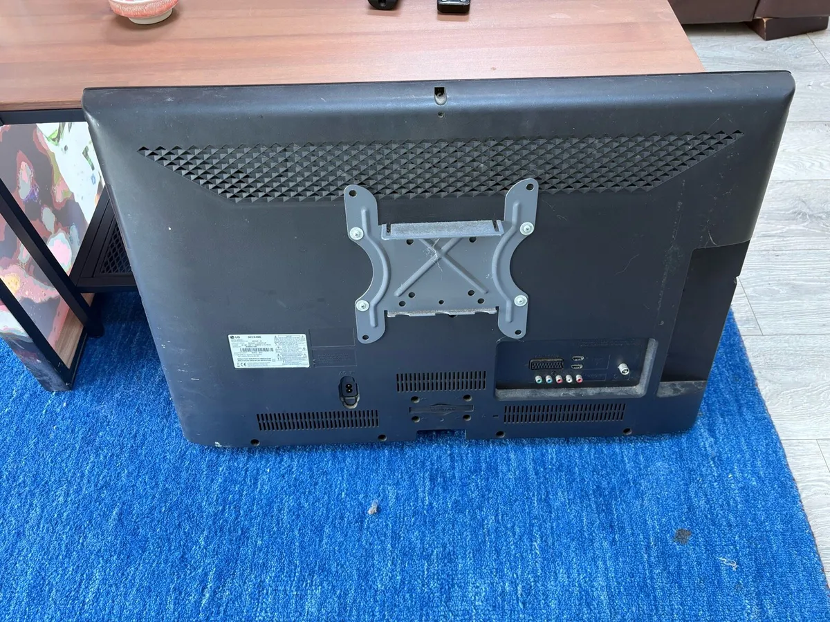 LG 32 inch TV - Image 3