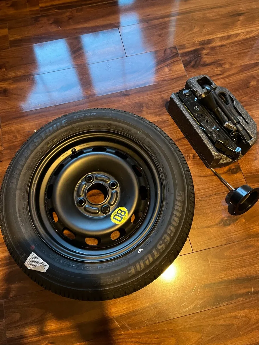 Fiesta wheel and tyre - Image 4
