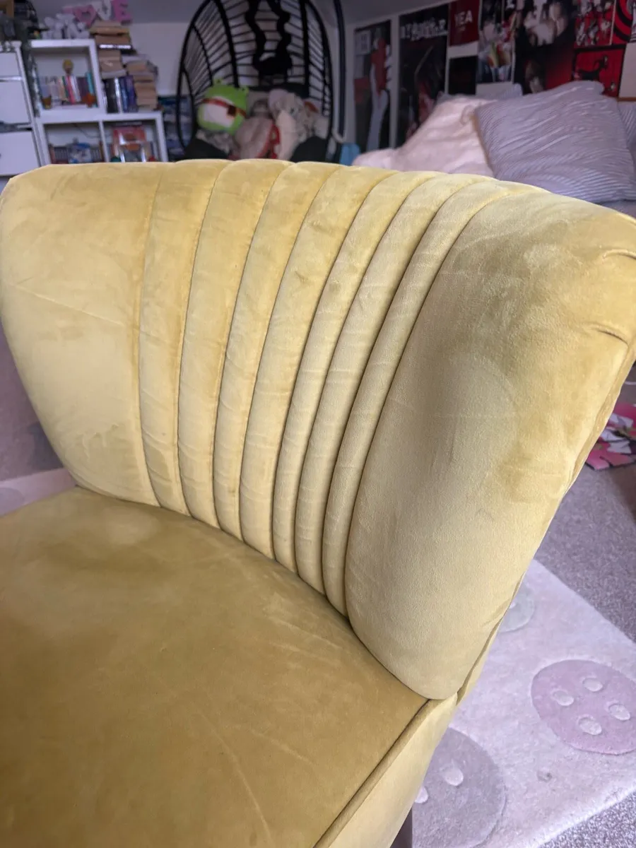 ***Free*** armchair - Image 3