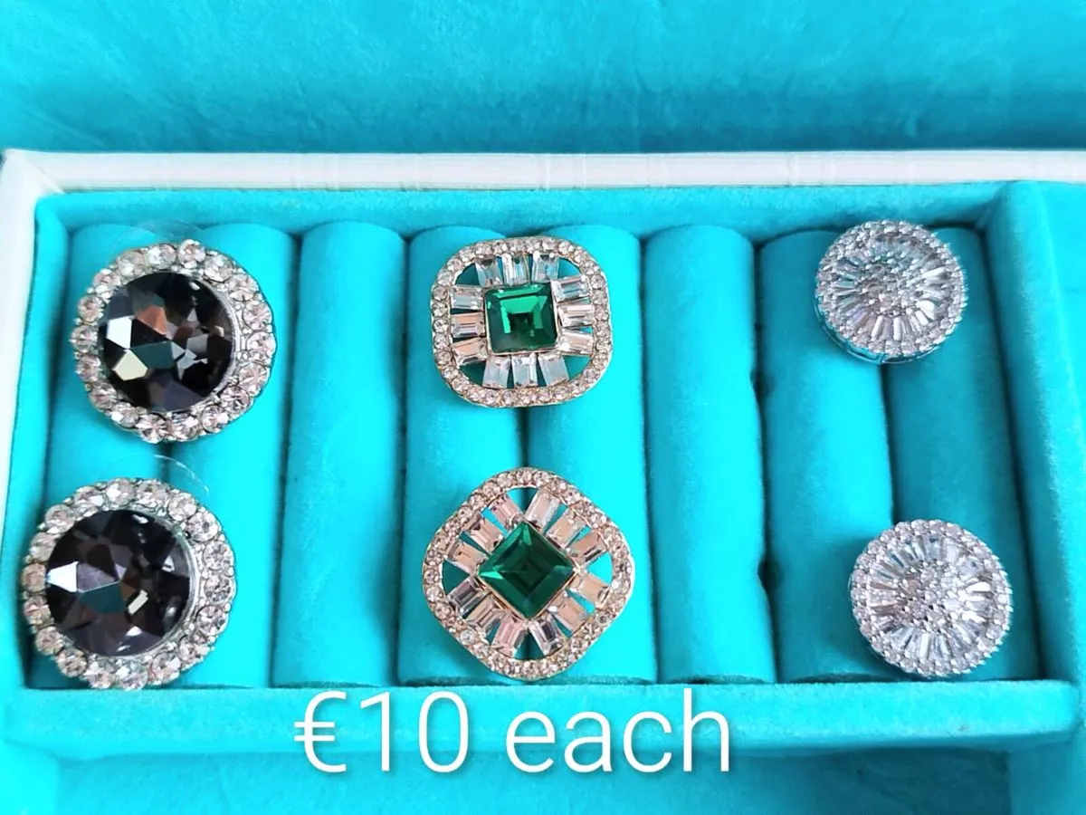 Jewellery - Image 1