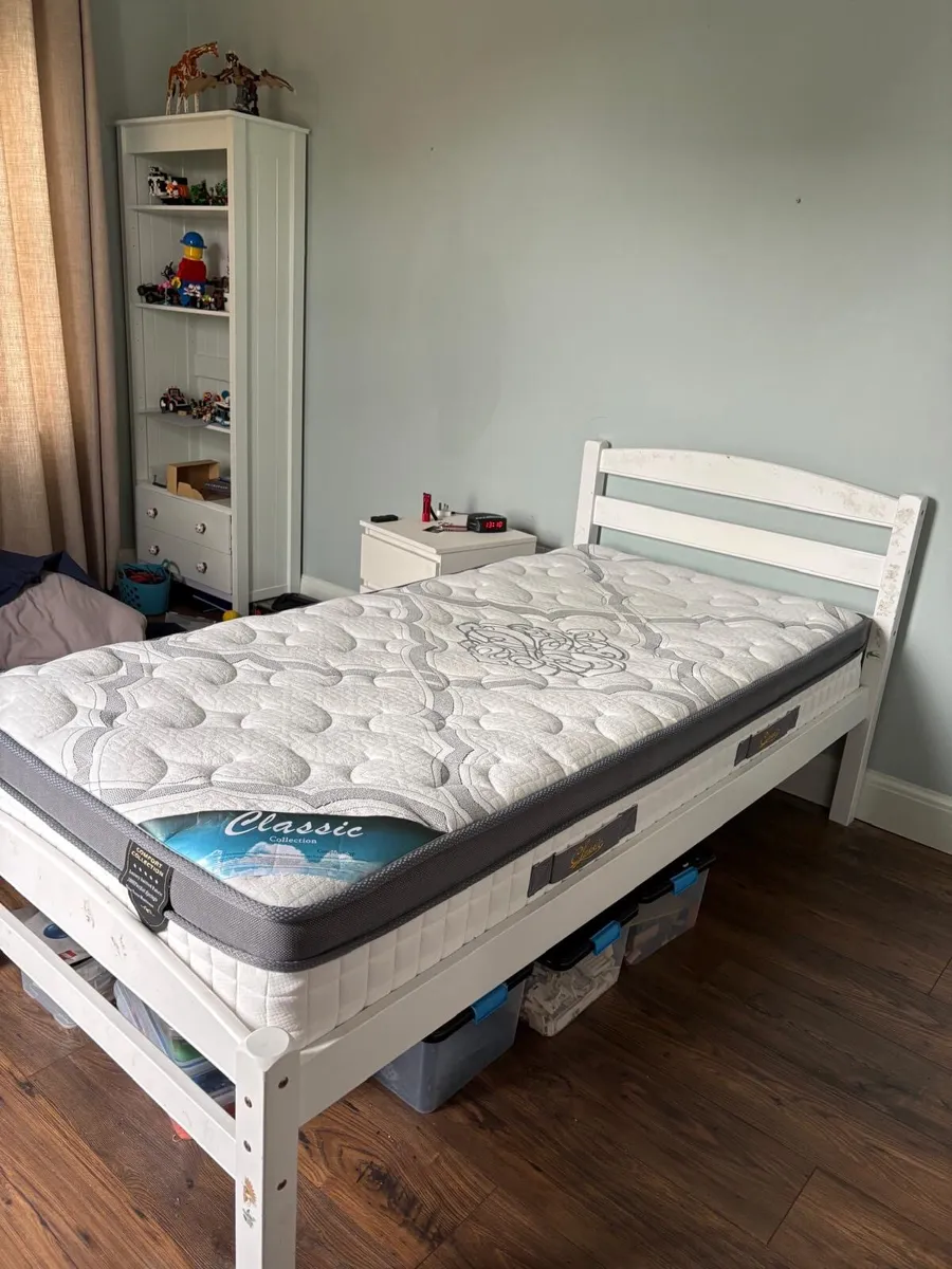 Single bed with Hi Spec mattress - Image 1