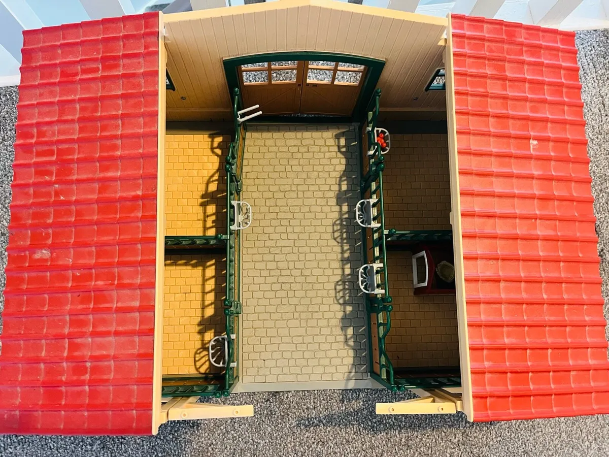 Schleich Stable - Image 2