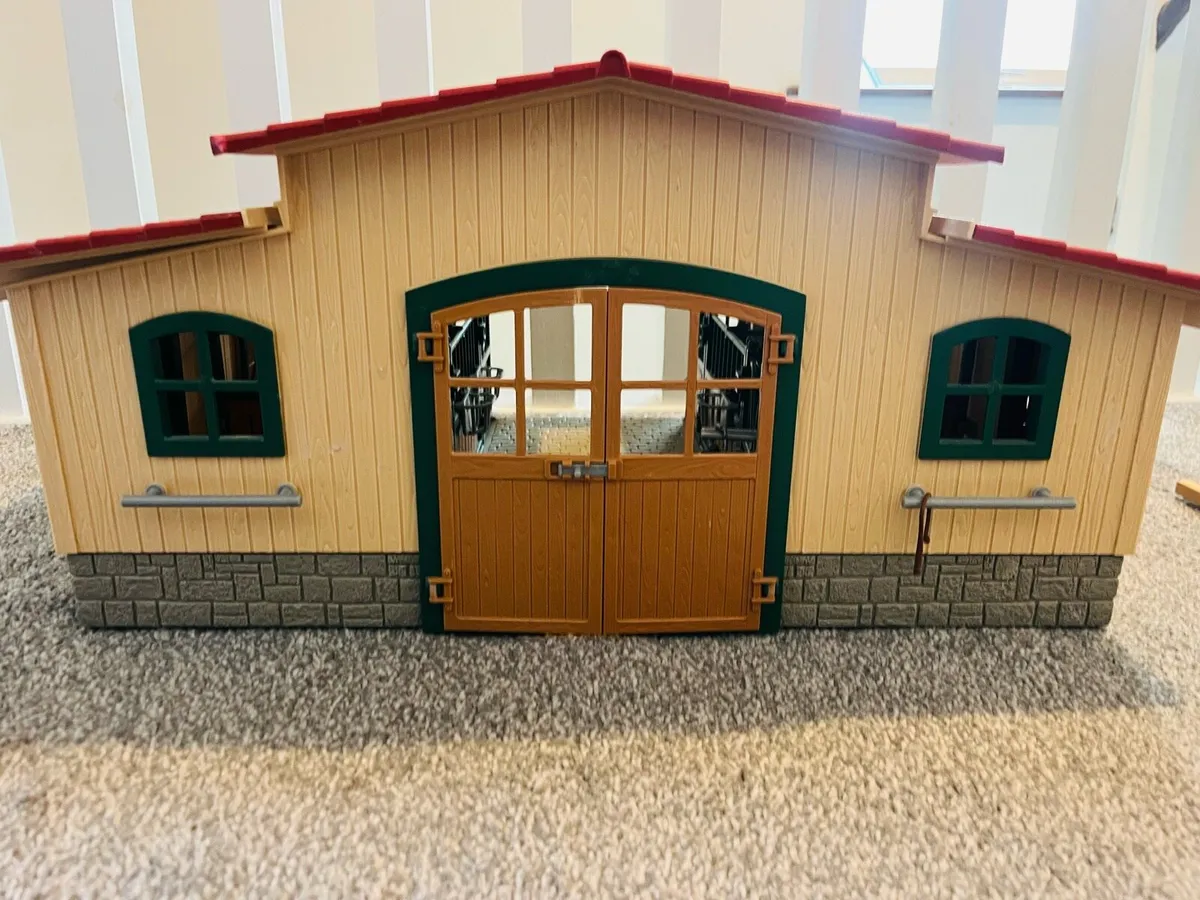 Schleich Stable - Image 4