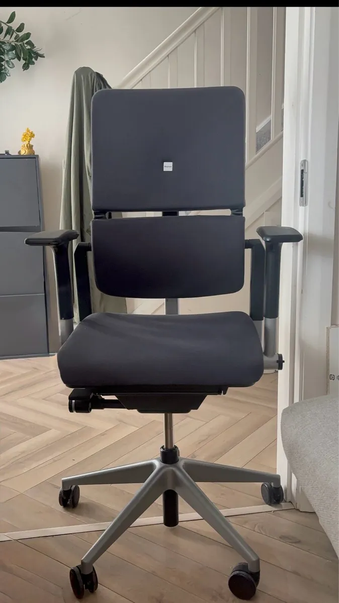 Steelcase V2 Ergonomic Chair-perfect(cleaned🧽 - Image 1