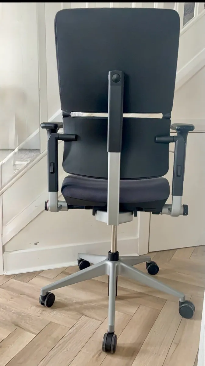 Steelcase V2 Ergonomic Chair-perfect(cleaned🧽 - Image 4