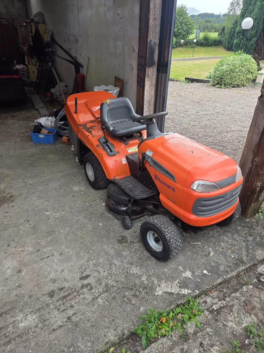 Tractor lawnmower - Image 1