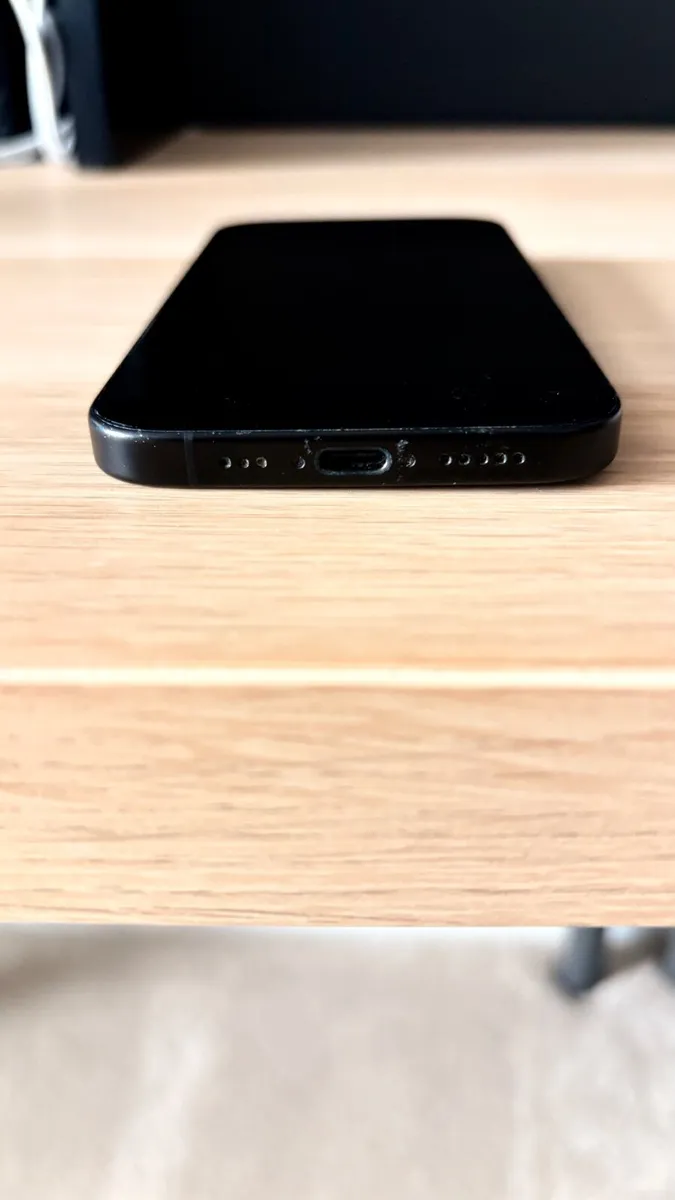iPhone 16 (128GB) Black - Image 3