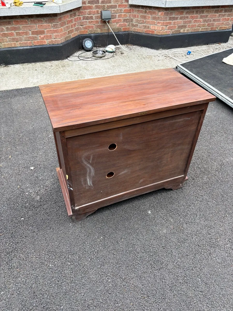 Beautiful Cabinet / Chest of Drawers - Image 3