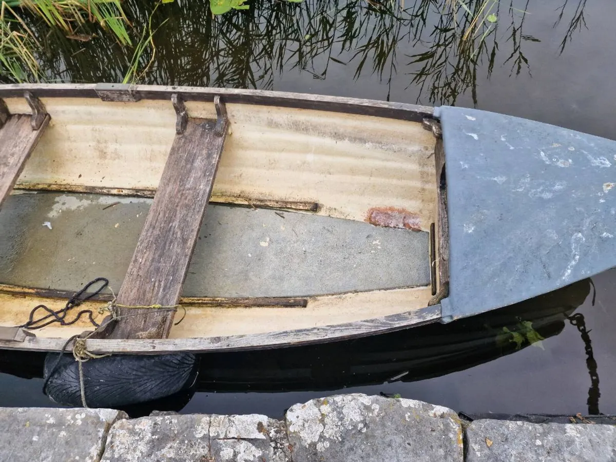 Fibreglass fishing boat 17ft - Image 4