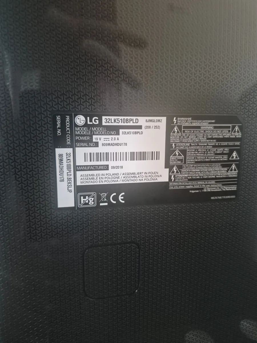 TV and TV stand. 32 inch smart TV - Image 3