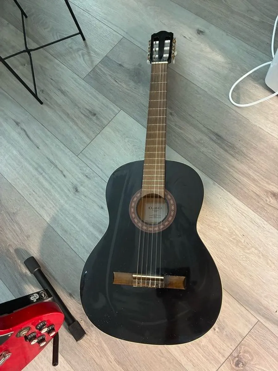 guitars and amp - Image 1