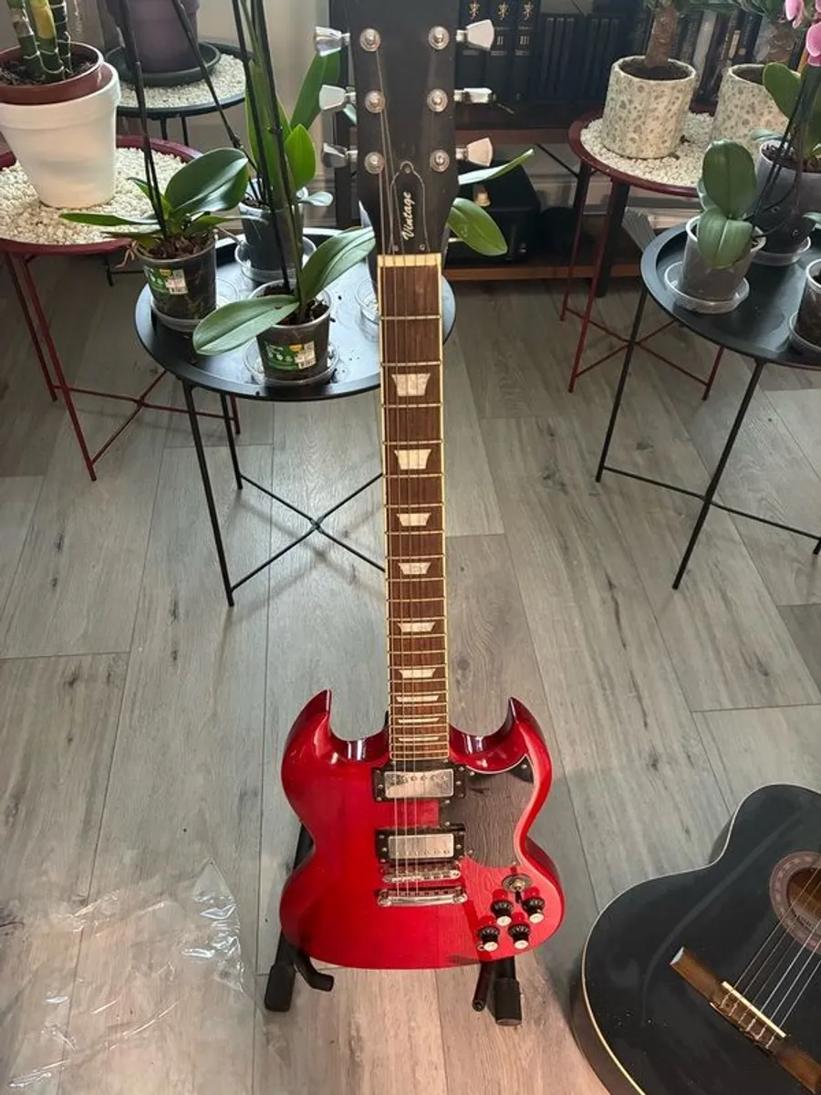 guitars and amp - Image 2