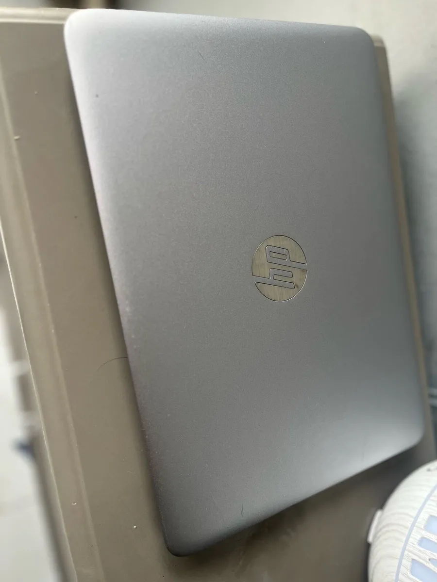 Hp elitebook 820 g3 - Image 1