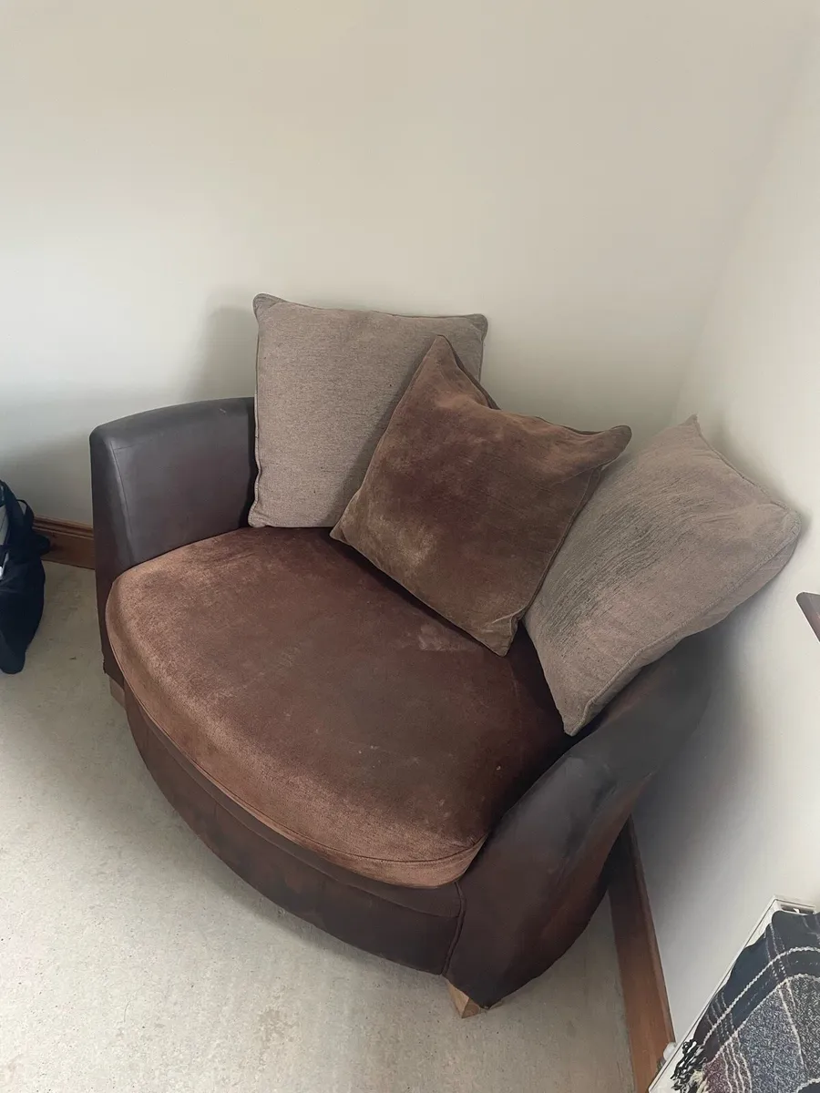 Love chair - Image 1