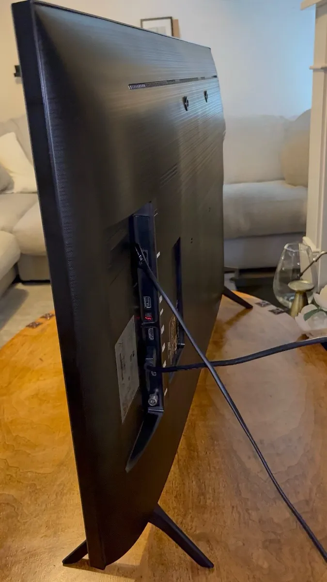Samsung 43" Crystal UHD 4K Smart TV-Xbox build in! - Image 4