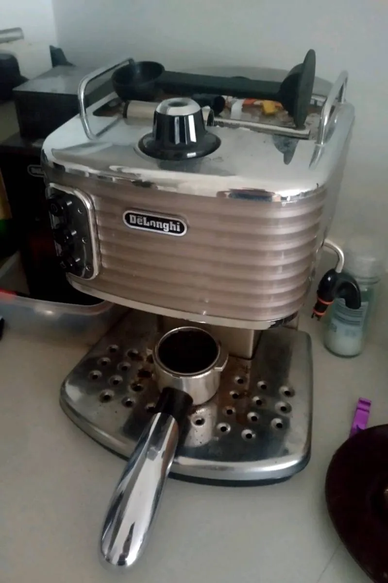 DeLonghi Espresso Machine + Grinder - Image 1