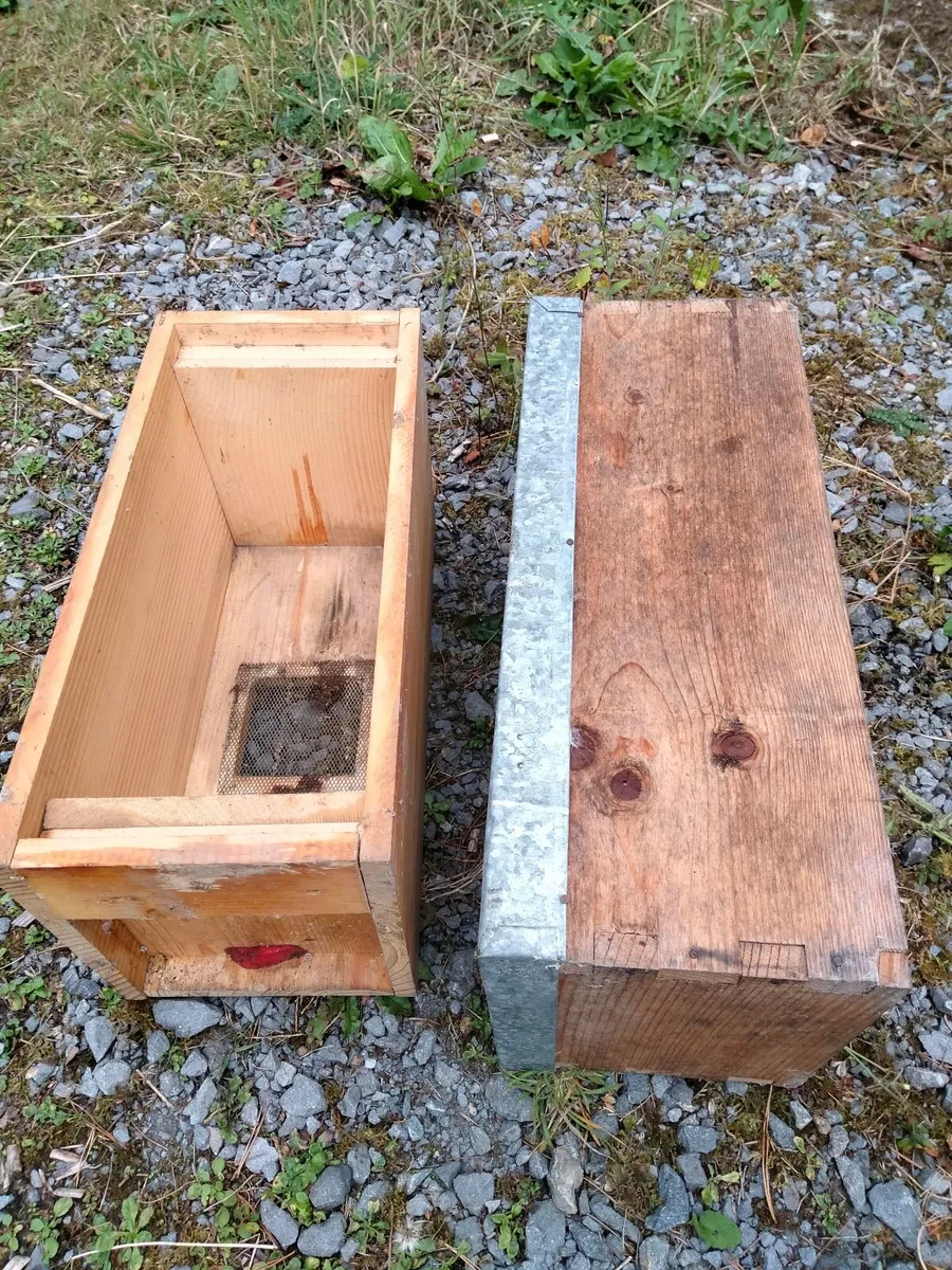 Bee keeping equipment - Image 1