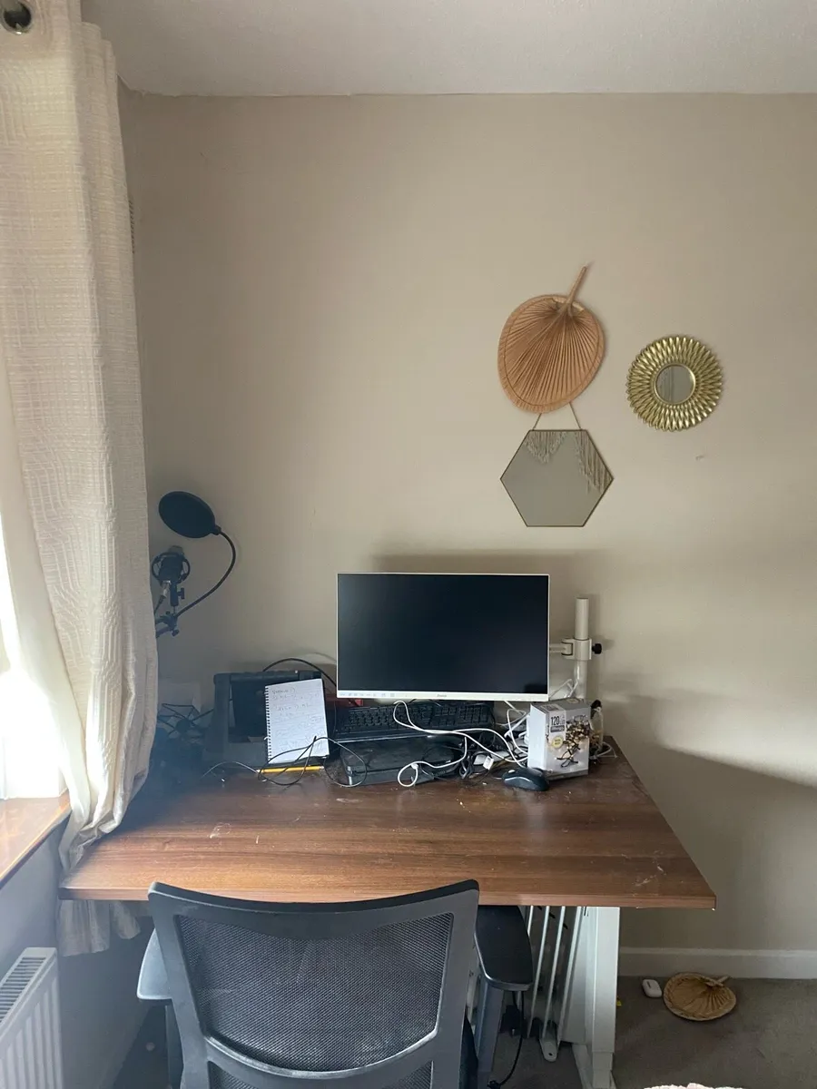 Office Desk and ergonomic chair. - Image 2