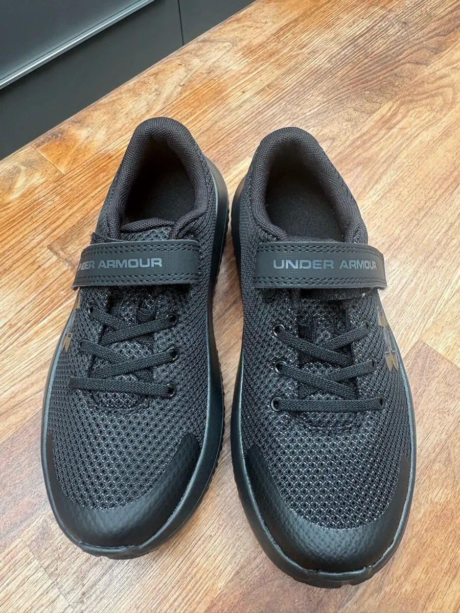 Under Armour trainers - Image 1