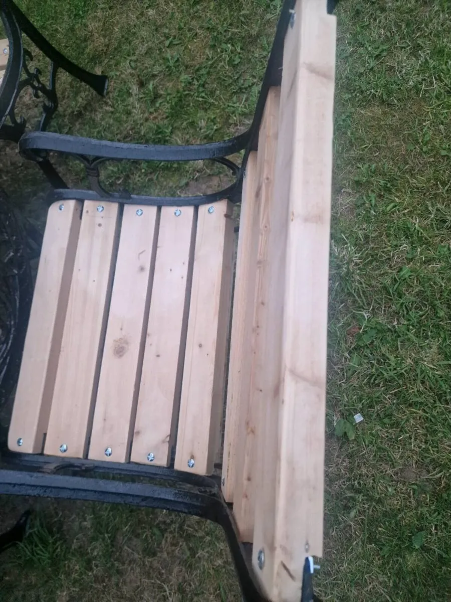 Cast iron Garden set ( Table - benches - chairs ) - Image 3