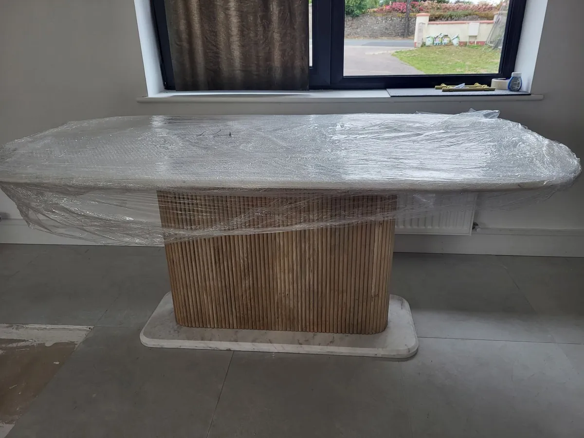 Beautiful Dining table - Image 4
