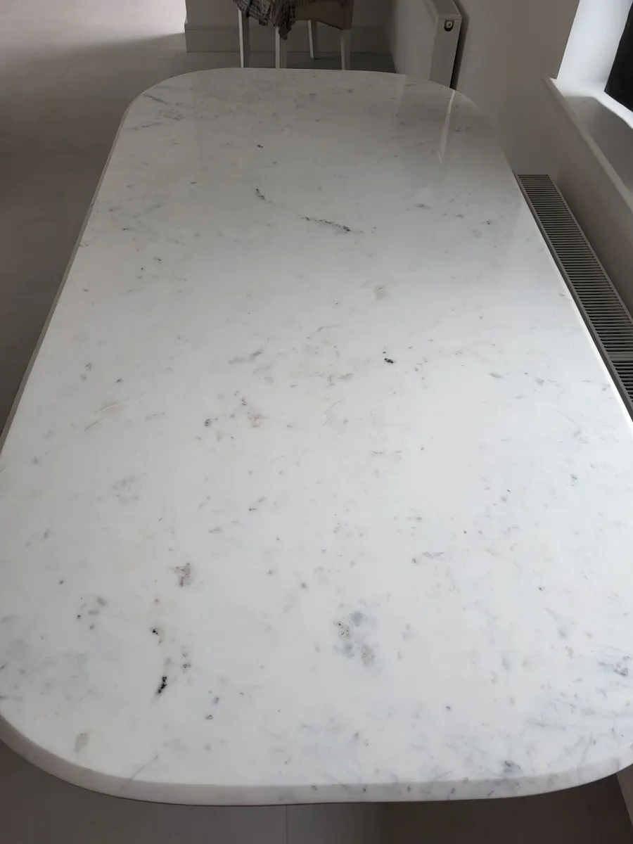 Beautiful Dining table - Image 2