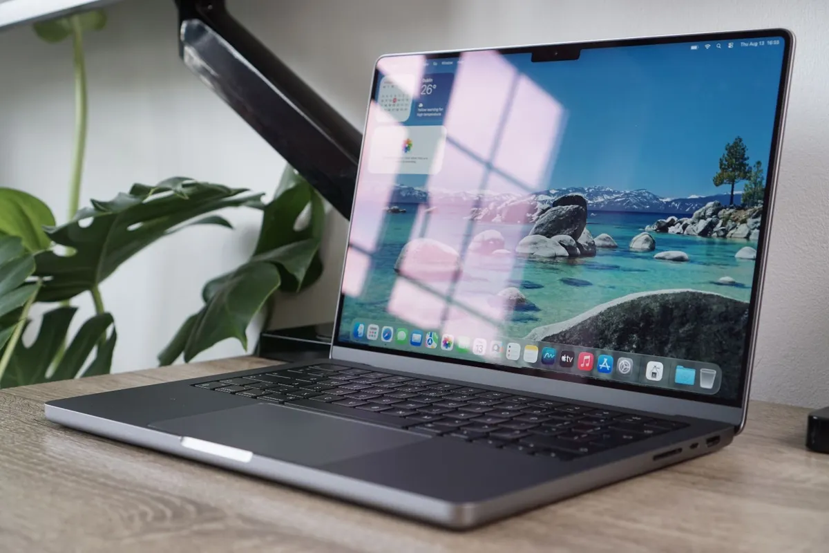 Macbook Pro 14" 2021 M1 Pro | 16GB | 512GB - Image 1