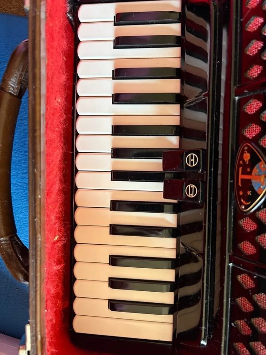 Piano Accordion Titano 50 bass 1980 - Image 2
