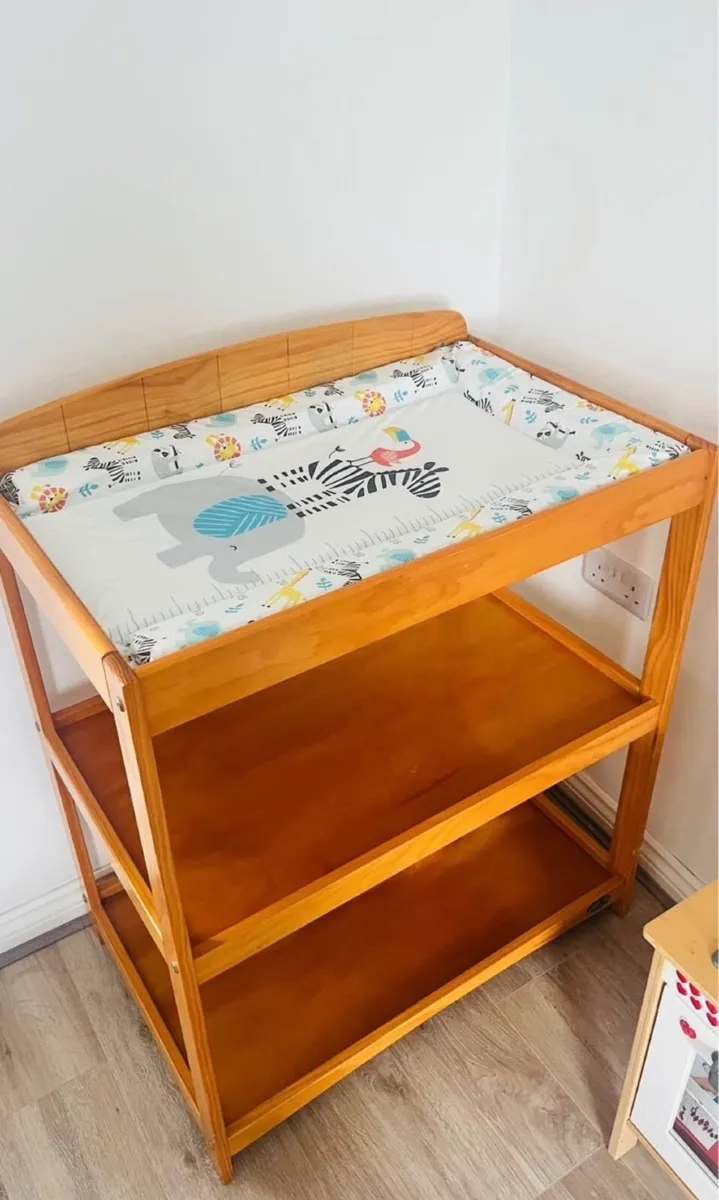Baby changing table - Image 4
