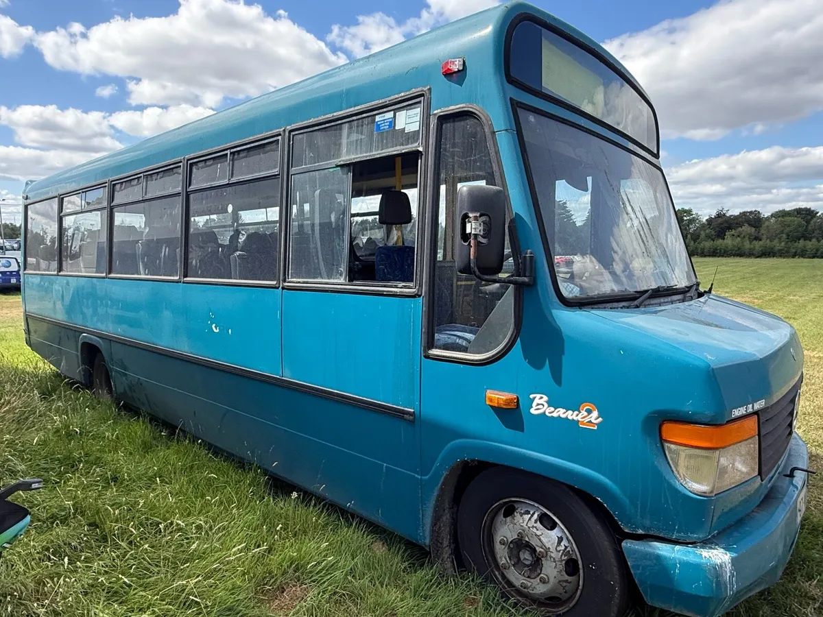 Mercedes 0813 - Image 3