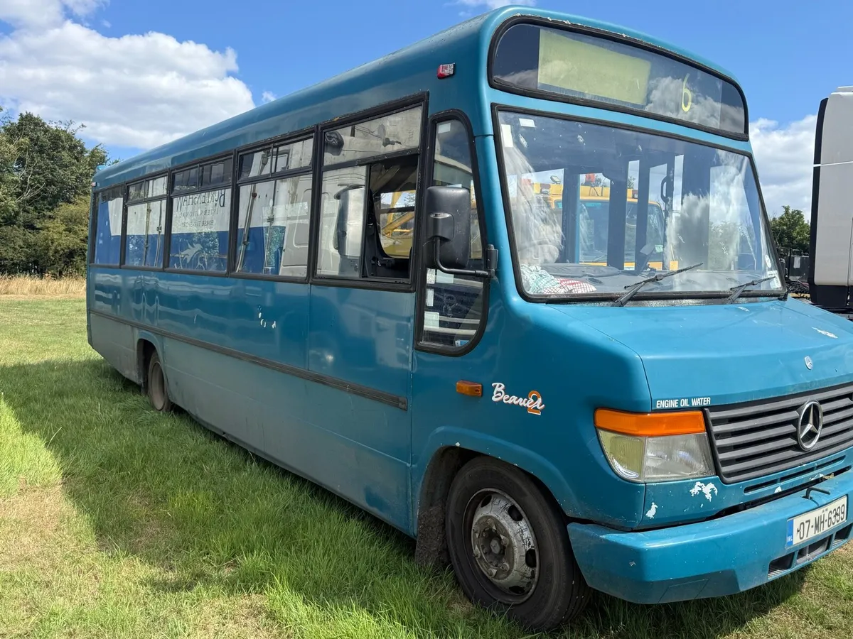 Mercedes 0813 - Image 2